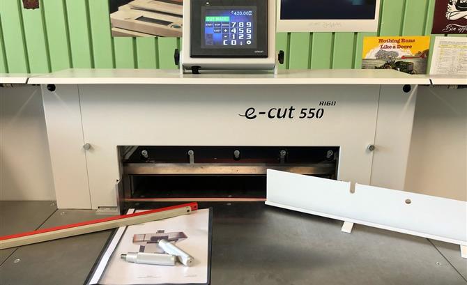 PAPER CUTTER E - CUT 550